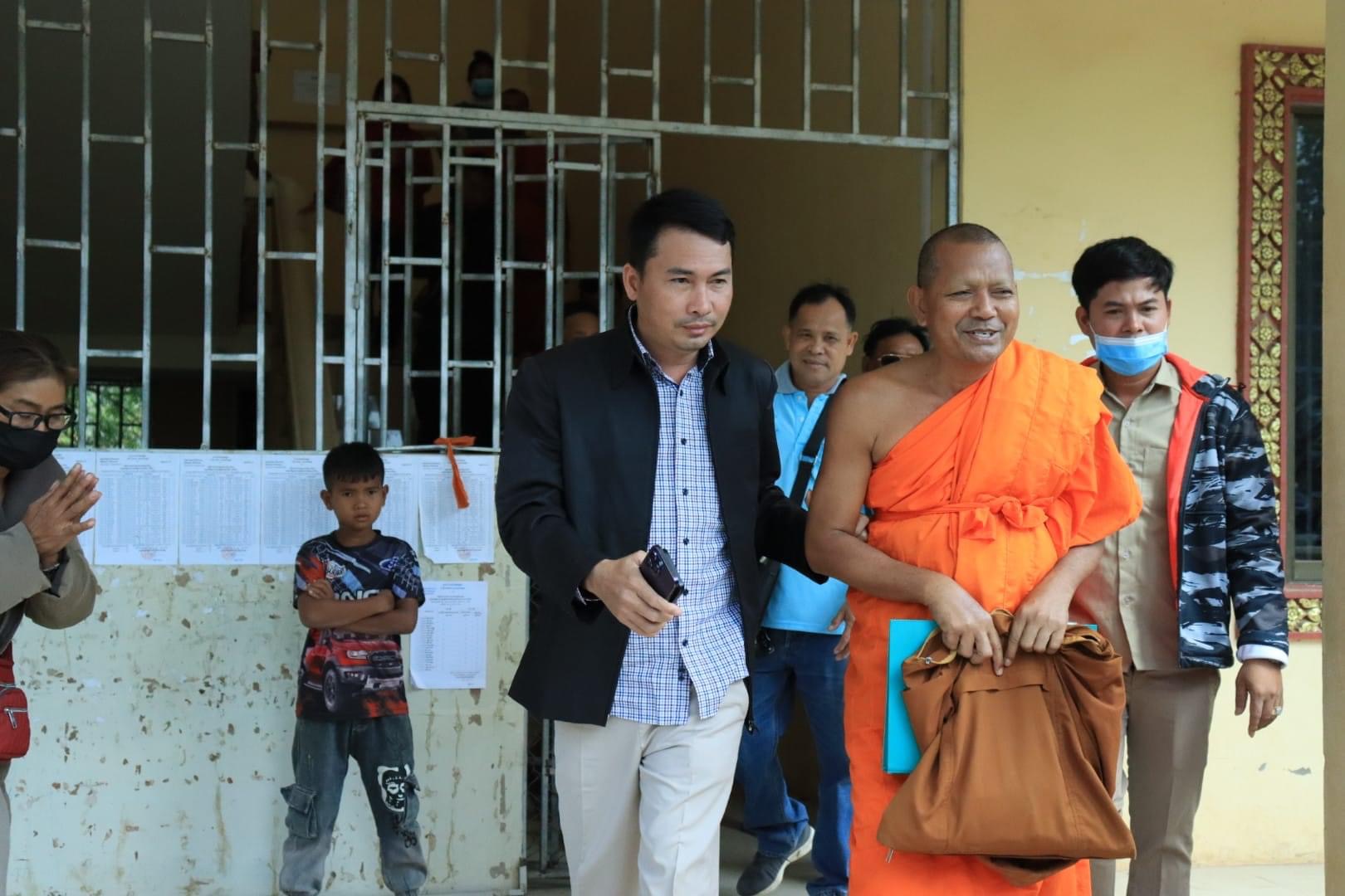 ផ្ទុះអធិការនៅក្នុងវត្តចាថ្មី ស្ថិតក្នុងឃុំគោកបល្ល័ង្គ ស្រុកមង្គលបូរី ខេត្តបន្ទាយមានជ័យ ដោយមានប្រជាពលរដ្ឋខ្លះចង់តវ៉ាសុំផ្លាស់ប្ដូរ ព្រះចៅអធិការវត្ត ព្រះនាម ម៉ៃផល្លា និងប្រជាពលរដ្ឋខ្លះទៀត ចង់ឲ្យព្រះអង្គគង់ជាអធិការវត្តដដែល….